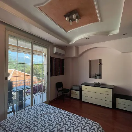 Pine-tree Spacious 2 Bdr Near Tanners' Bridge With Hot Tub Apartament *