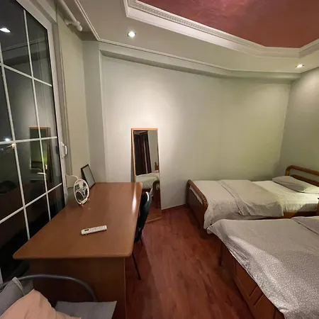 アパート Pine-tree Spacious 2 Bdr Near Tanners' Bridge With Hot Tub ティラナ