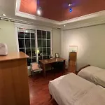 Lejlighed Pine-tree Spacious 2 Bdr Near Tanners' Bridge With Hot Tub Tirana