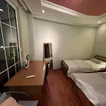 Lejlighed Pine-tree Spacious 2 Bdr Near Tanners' Bridge With Hot Tub Tirana