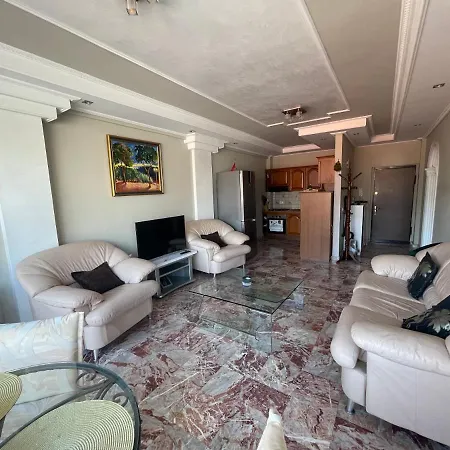 Pine-tree Spacious 2 Bdr Near Tanners' Bridge With Hot Tub 公寓 地拉那