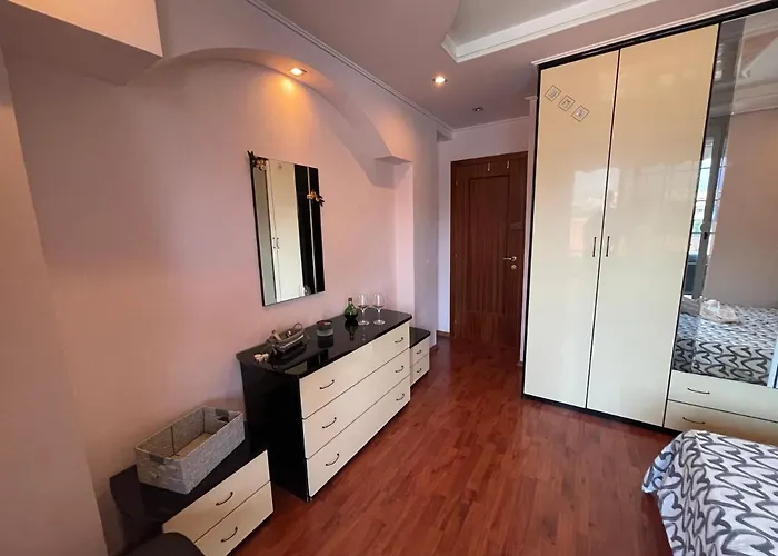 Daire Pine-tree Spacious 2 Bdr Near Tanners' Bridge With Hot Tub