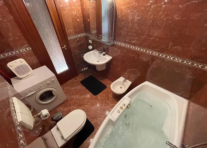 Pine-tree Spacious 2 Bdr Near Tanners' Bridge With Hot Tub Daire Tiran