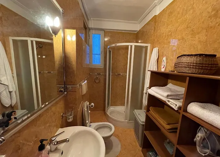 Pine-tree Spacious 2 Bdr Near Tanners' Bridge With Hot Tub * Tirana