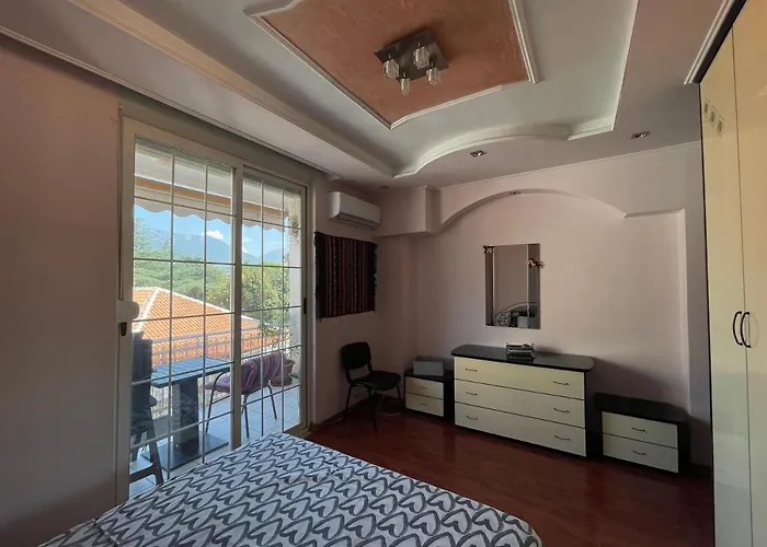Pine-tree Spacious 2 Bdr Near Tanners' Bridge With Hot Tub Apartment *
